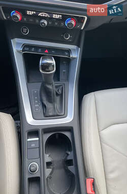 Внедорожник / Кроссовер Audi Q3 2021 в 
