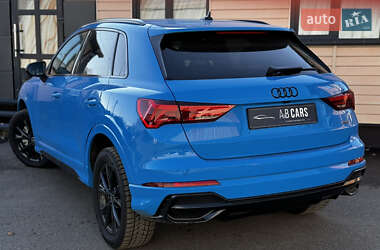 Позашляховик / Кросовер Audi Q3 2022 в 