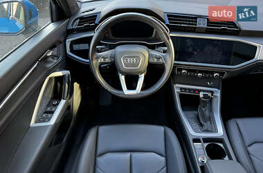 Позашляховик / Кросовер Audi Q3 2022 в 