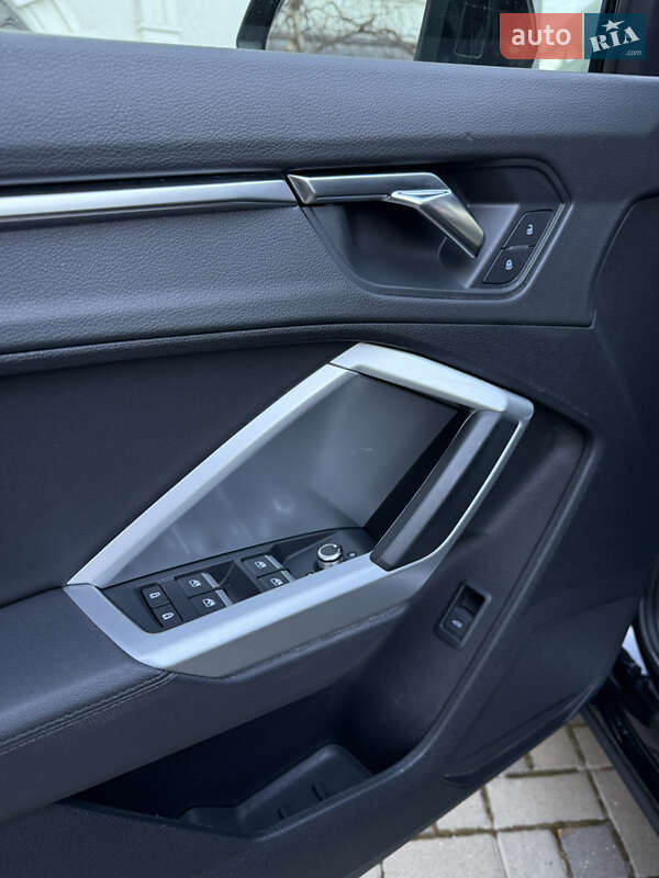 Позашляховик / Кросовер Audi Q3 2019 в Києві фото 9 Позашляховик / Кросовер Audi Q3 2019 в Києві