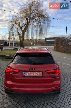Внедорожник / Кроссовер Audi Q3 2023 в 