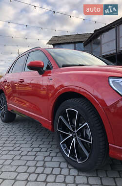 Внедорожник / Кроссовер Audi Q3 2023 в 