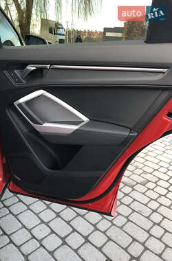 Внедорожник / Кроссовер Audi Q3 2023 в 