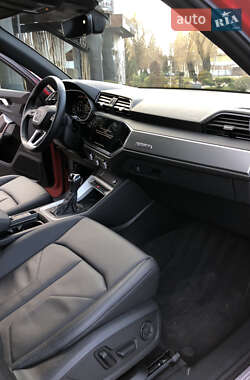 Внедорожник / Кроссовер Audi Q3 2023 в 