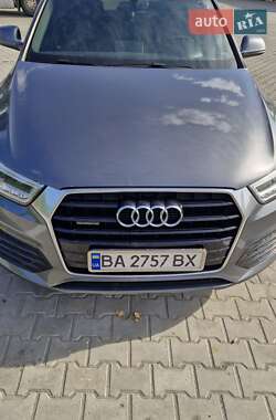 Позашляховик / Кросовер Audi Q3 2016 в 