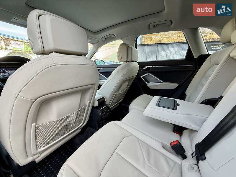 Позашляховик / Кросовер Audi Q3 2020 в Одесі