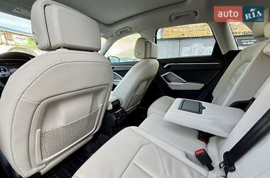 Внедорожник / Кроссовер Audi Q3 2020 в 