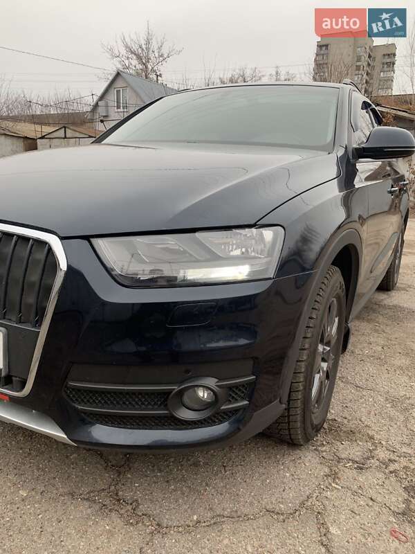 Внедорожник / Кроссовер Audi Q3 2013 в Черкассах