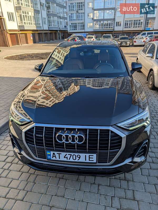 Позашляховик / Кросовер Audi Q3 2020 в Івано-Франківську