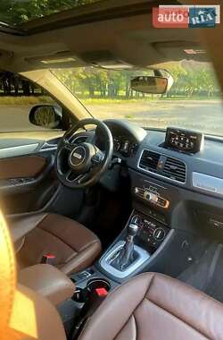 Внедорожник / Кроссовер Audi Q3 2016 в 
