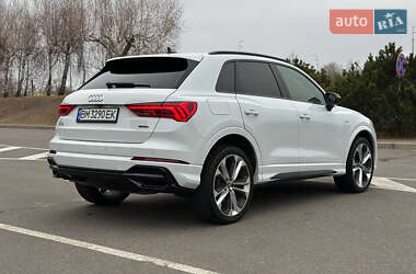 Внедорожник / Кроссовер Audi Q3 2021 в Киеве