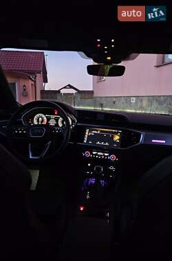 Внедорожник / Кроссовер Audi Q3 2023 в 