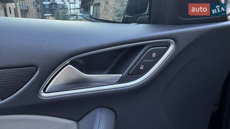 Внедорожник / Кроссовер Audi Q3 2012 в Ивано-Франковске
