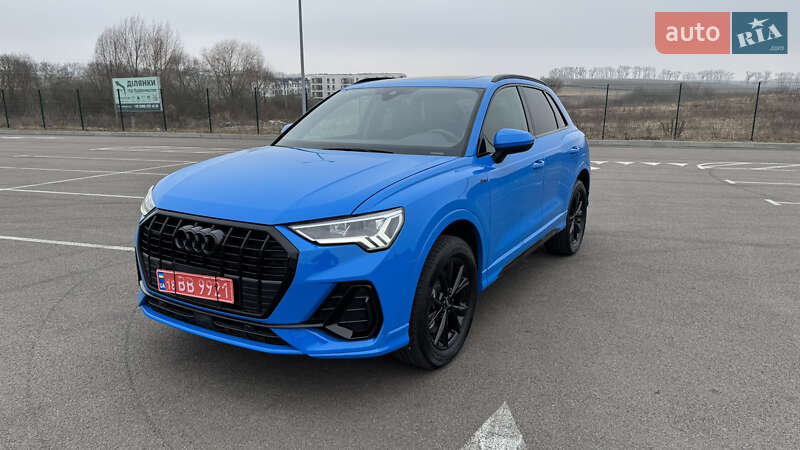 Внедорожник / Кроссовер Audi Q3 2023 в 