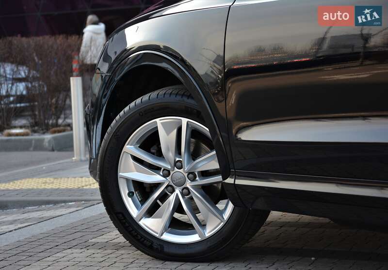 Внедорожник / Кроссовер Audi Q3 2015 в Киеве