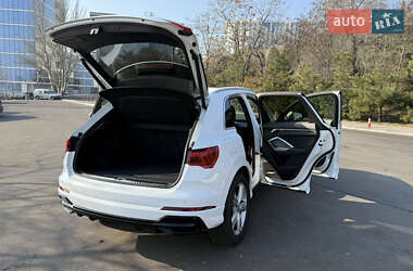 Позашляховик / Кросовер Audi Q3 2020 в 