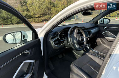 Позашляховик / Кросовер Audi Q3 2020 в 