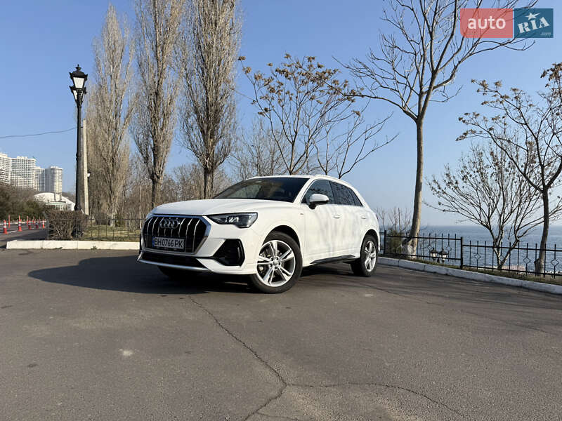 Позашляховик / Кросовер Audi Q3 2020 в 