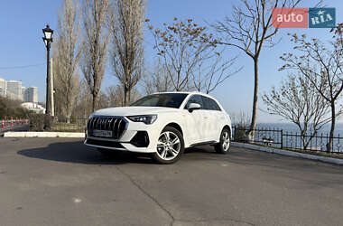Позашляховик / Кросовер Audi Q3 2020 в 