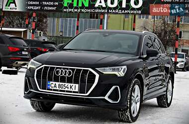 Внедорожник / Кроссовер Audi Q3 2022 в 