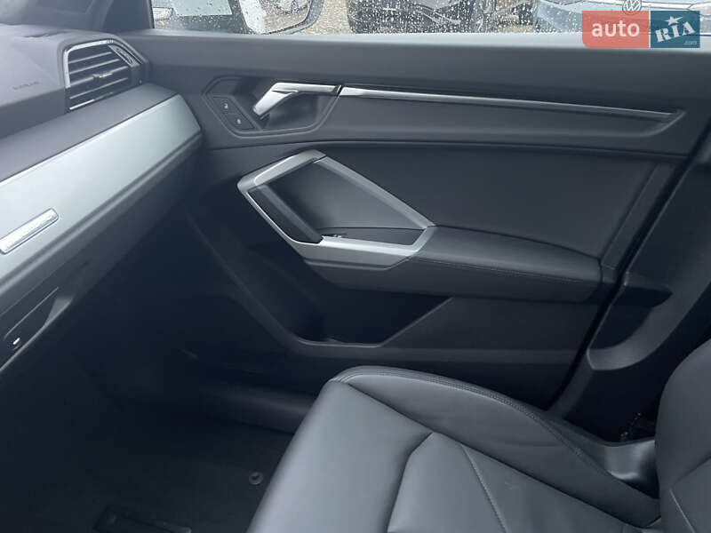 Внедорожник / Кроссовер Audi Q3 2021 в Стрые