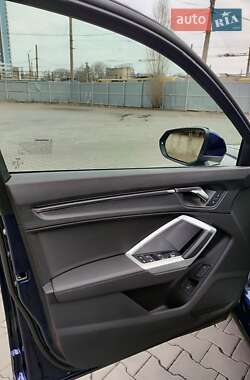 Внедорожник / Кроссовер Audi Q3 2024 в 