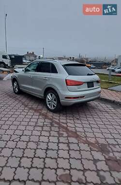 Позашляховик / Кросовер Audi Q3 2016 в 