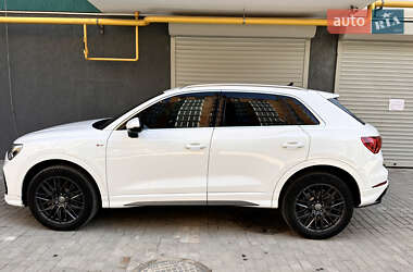 Внедорожник / Кроссовер Audi Q3 2021 в Житомире