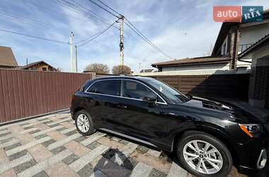 Внедорожник / Кроссовер Audi Q3 2021 в 