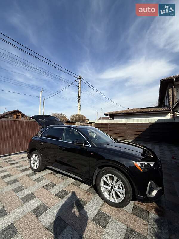 Позашляховик / Кросовер Audi Q3 2021 в Києві