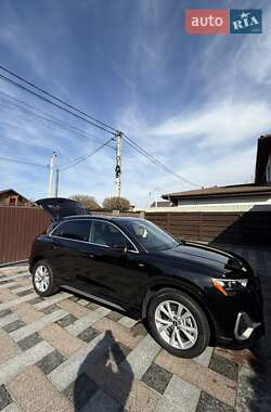 Внедорожник / Кроссовер Audi Q3 2021 в 