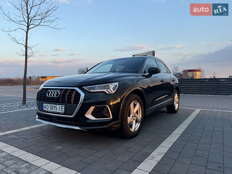 Позашляховик / Кросовер Audi Q3 2019 в 