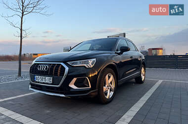 Позашляховик / Кросовер Audi Q3 2019 в 