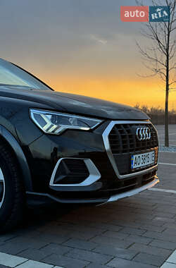 Позашляховик / Кросовер Audi Q3 2019 в 