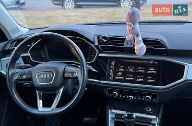 Позашляховик / Кросовер Audi Q3 2019 в 