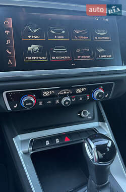 Позашляховик / Кросовер Audi Q3 2019 в 