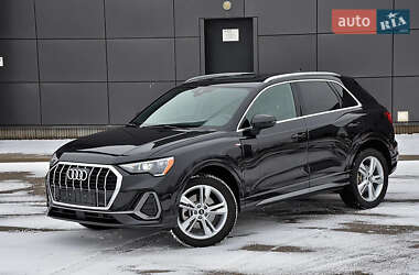 Позашляховик / Кросовер Audi Q3 2019 в 