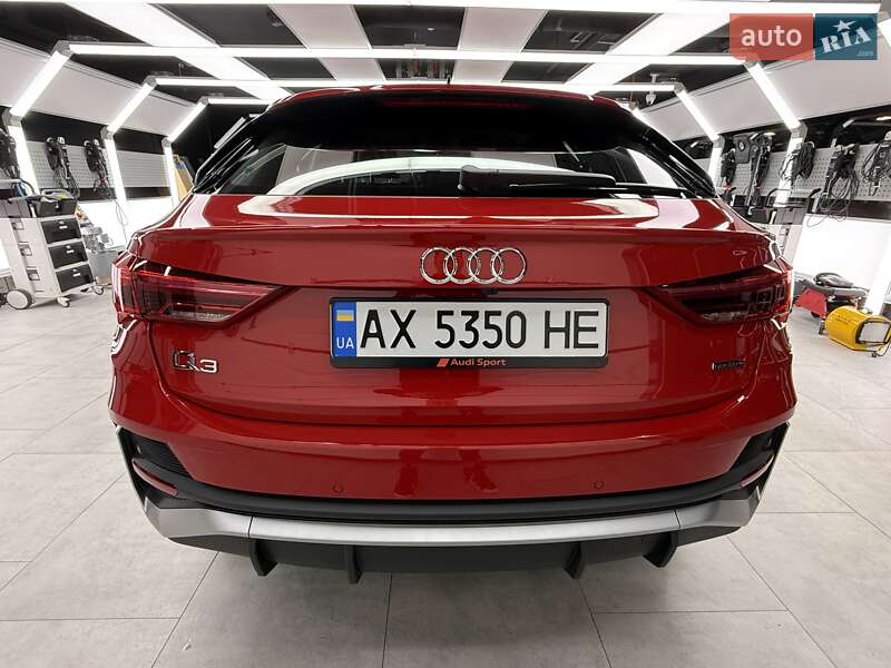 Позашляховик / Кросовер Audi Q3 2022 в Києві
