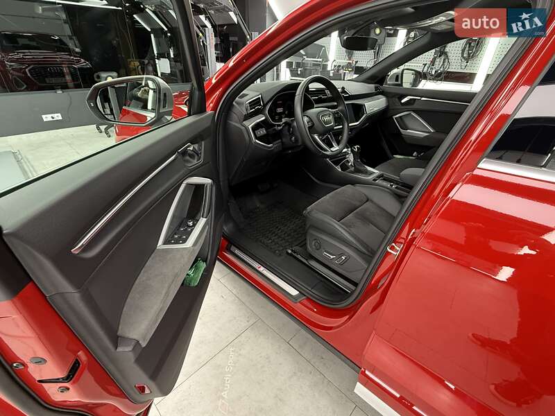 Позашляховик / Кросовер Audi Q3 2022 в Києві