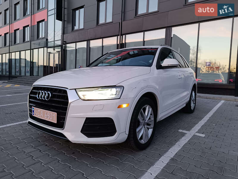 Внедорожник / Кроссовер Audi Q3 2017 в 