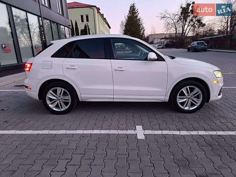 Внедорожник / Кроссовер Audi Q3 2017 в Львове