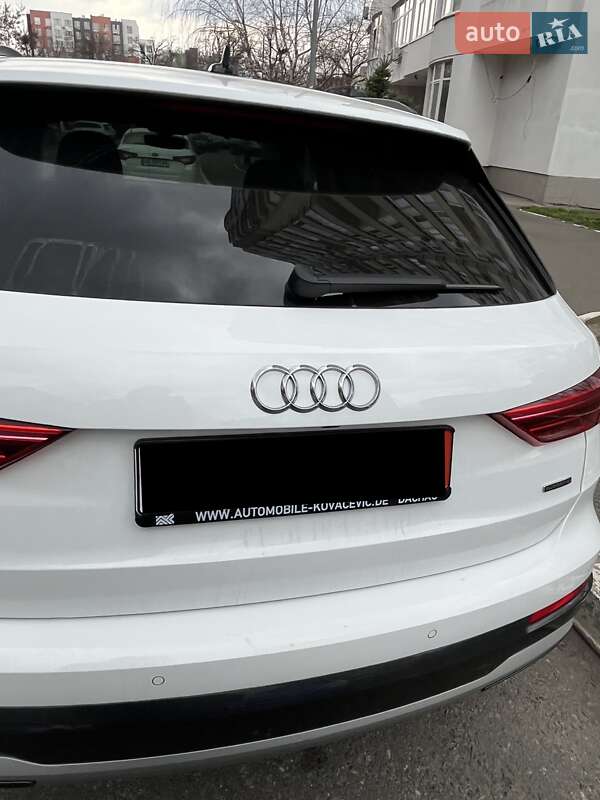Внедорожник / Кроссовер Audi Q3 2021 в 