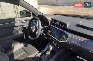 Внедорожник / Кроссовер Audi Q3 2022 в 