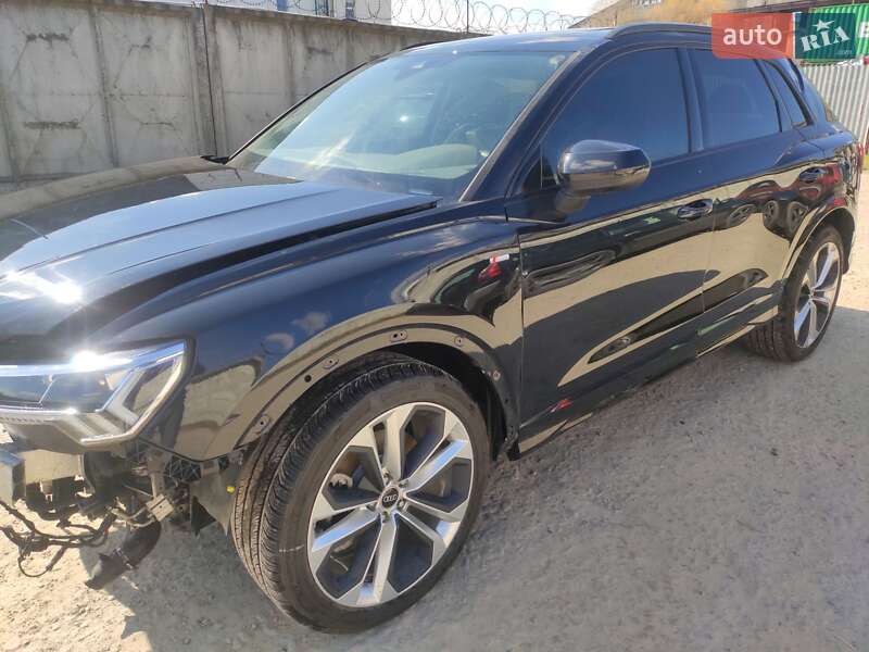 Внедорожник / Кроссовер Audi Q3 2022 в 
