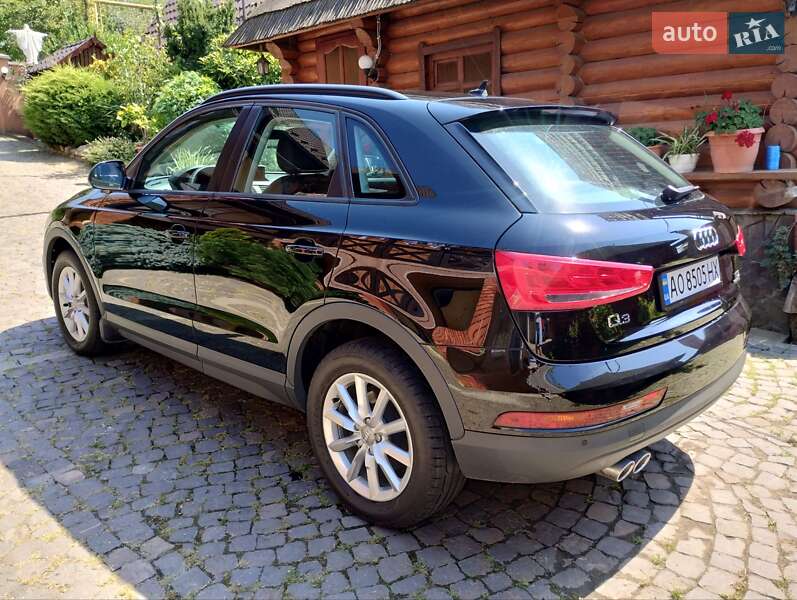 Внедорожник / Кроссовер Audi Q3 2015 в Ужгороде