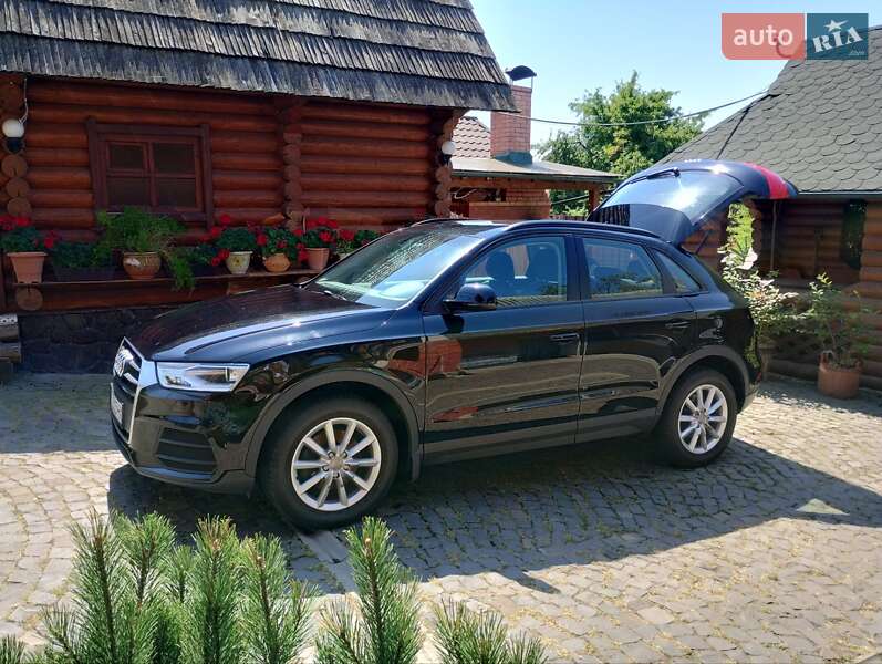 Внедорожник / Кроссовер Audi Q3 2015 в Ужгороде