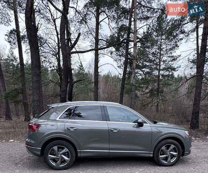 Внедорожник / Кроссовер Audi Q3 2019 в Киеве