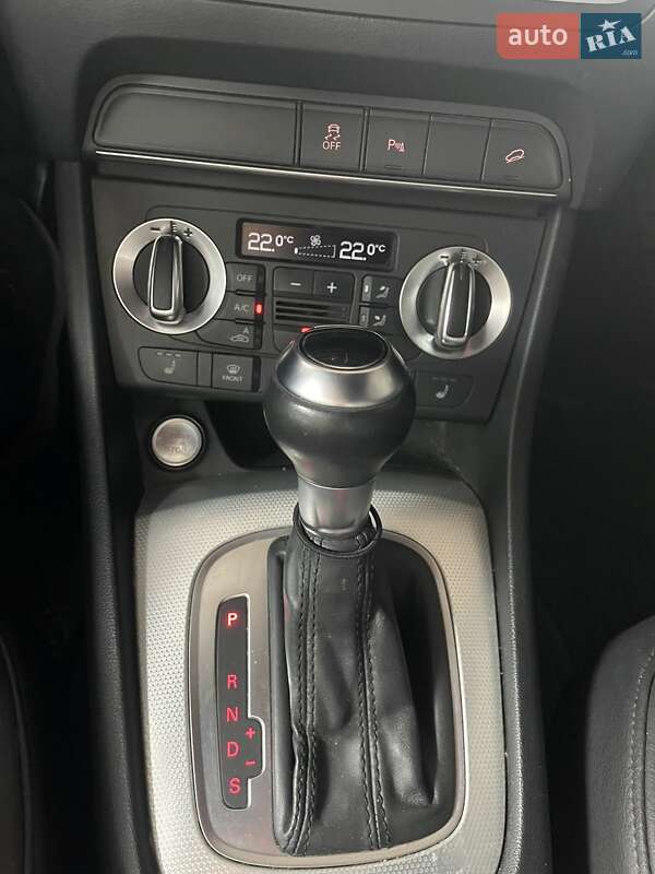 Внедорожник / Кроссовер Audi Q3 2015 в Днепре