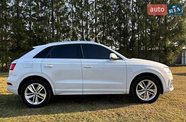 Позашляховик / Кросовер Audi Q3 2015 в 