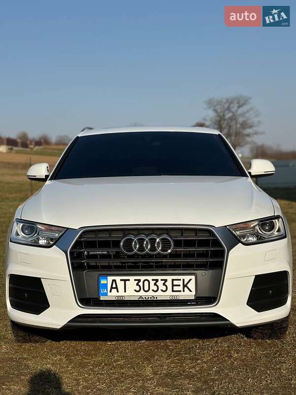 Позашляховик / Кросовер Audi Q3 2015 в 